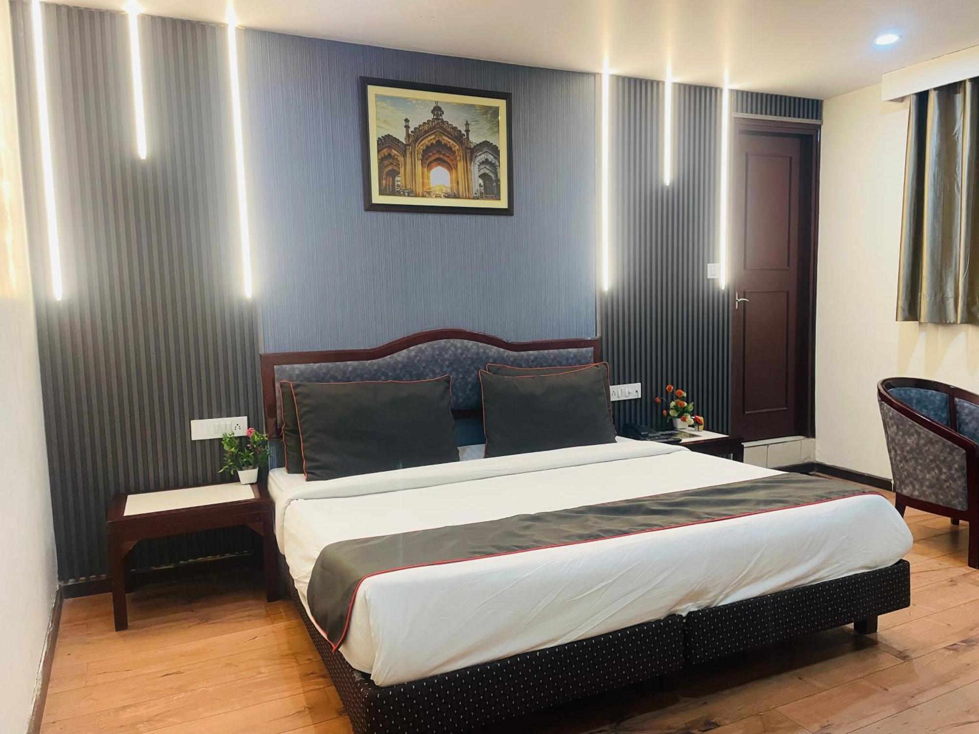 The Royal Presidency Inn Lucknow Esterno foto