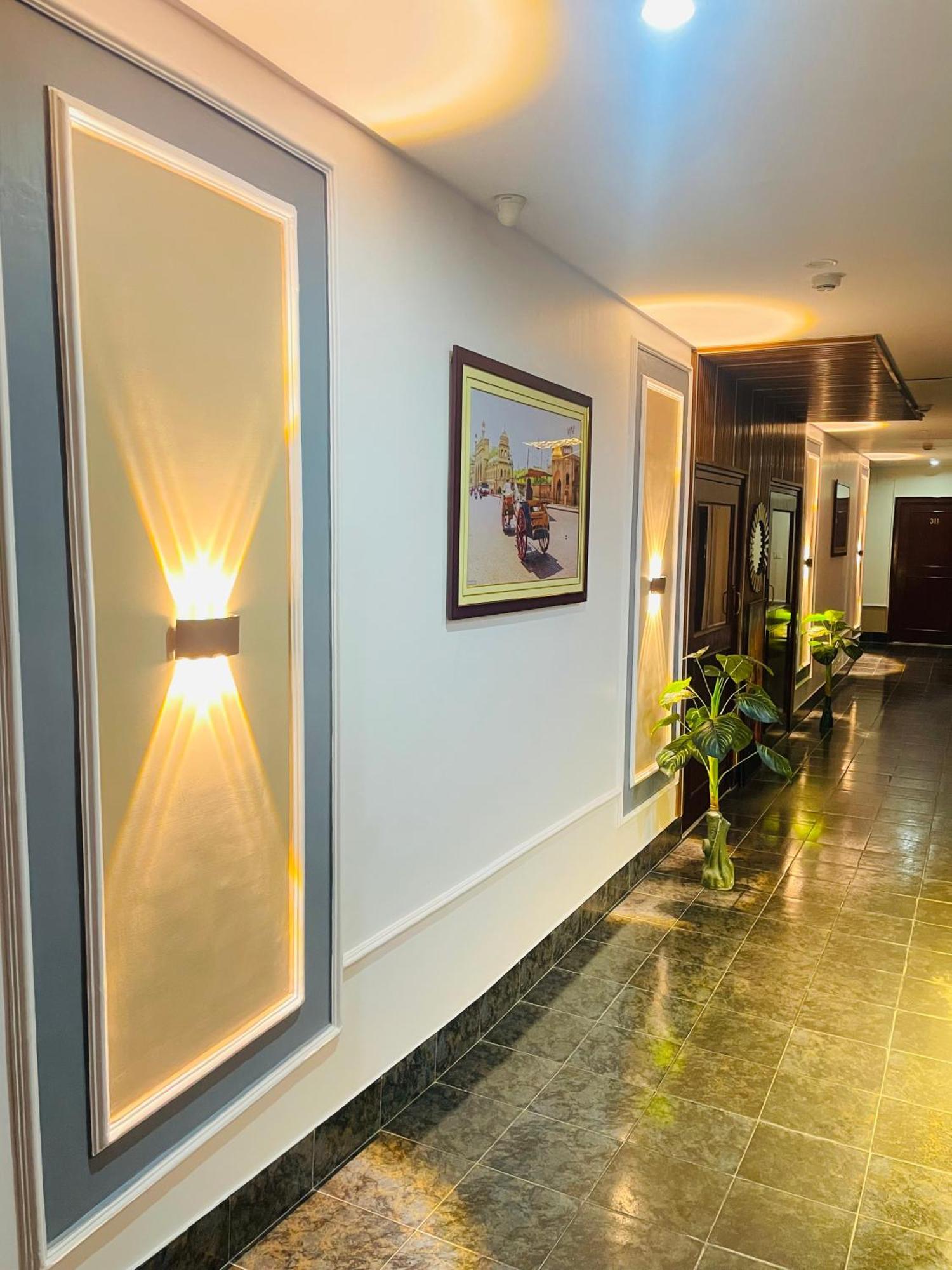 The Royal Presidency Inn Lucknow Esterno foto