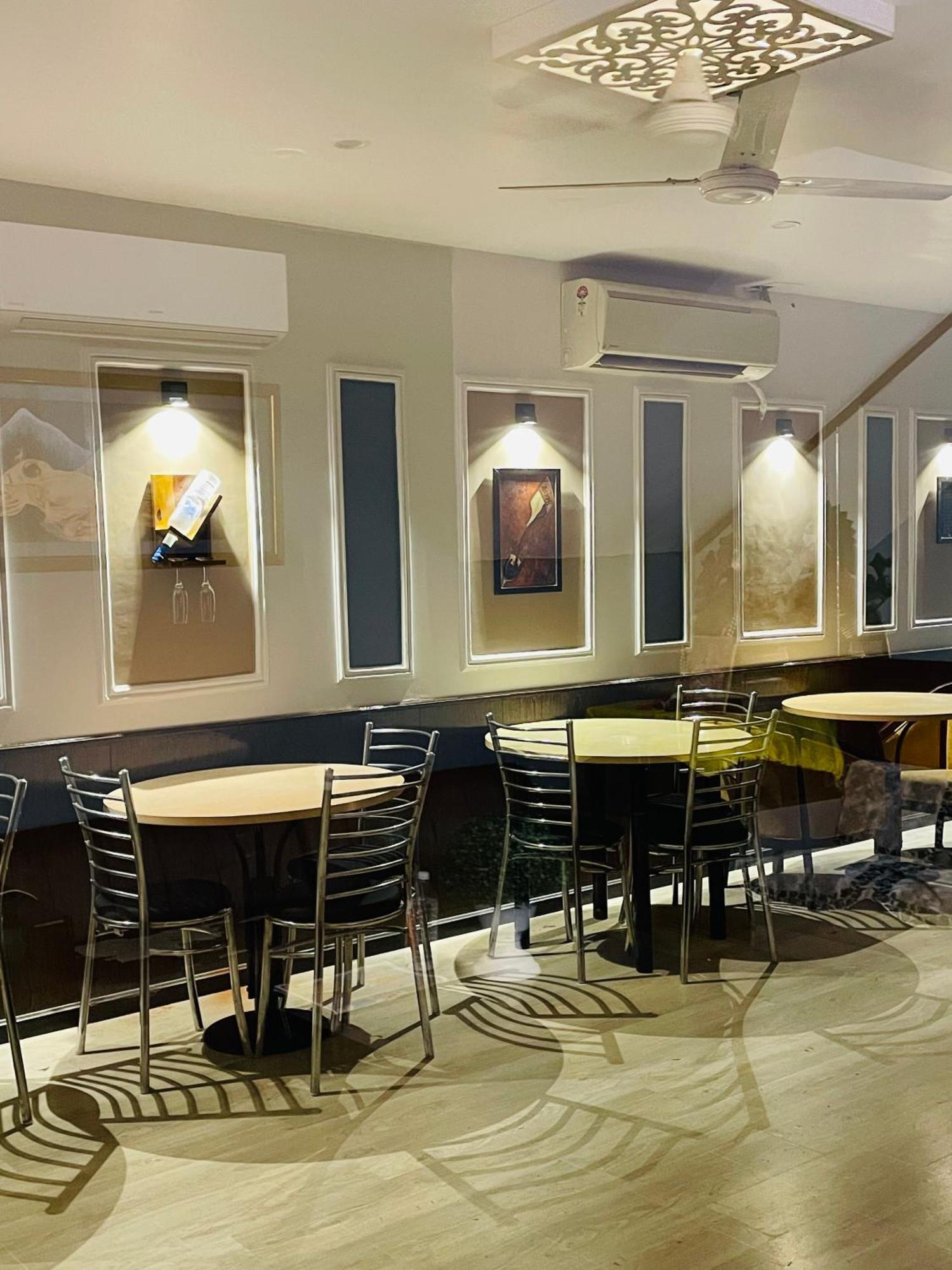 The Royal Presidency Inn Lucknow Esterno foto
