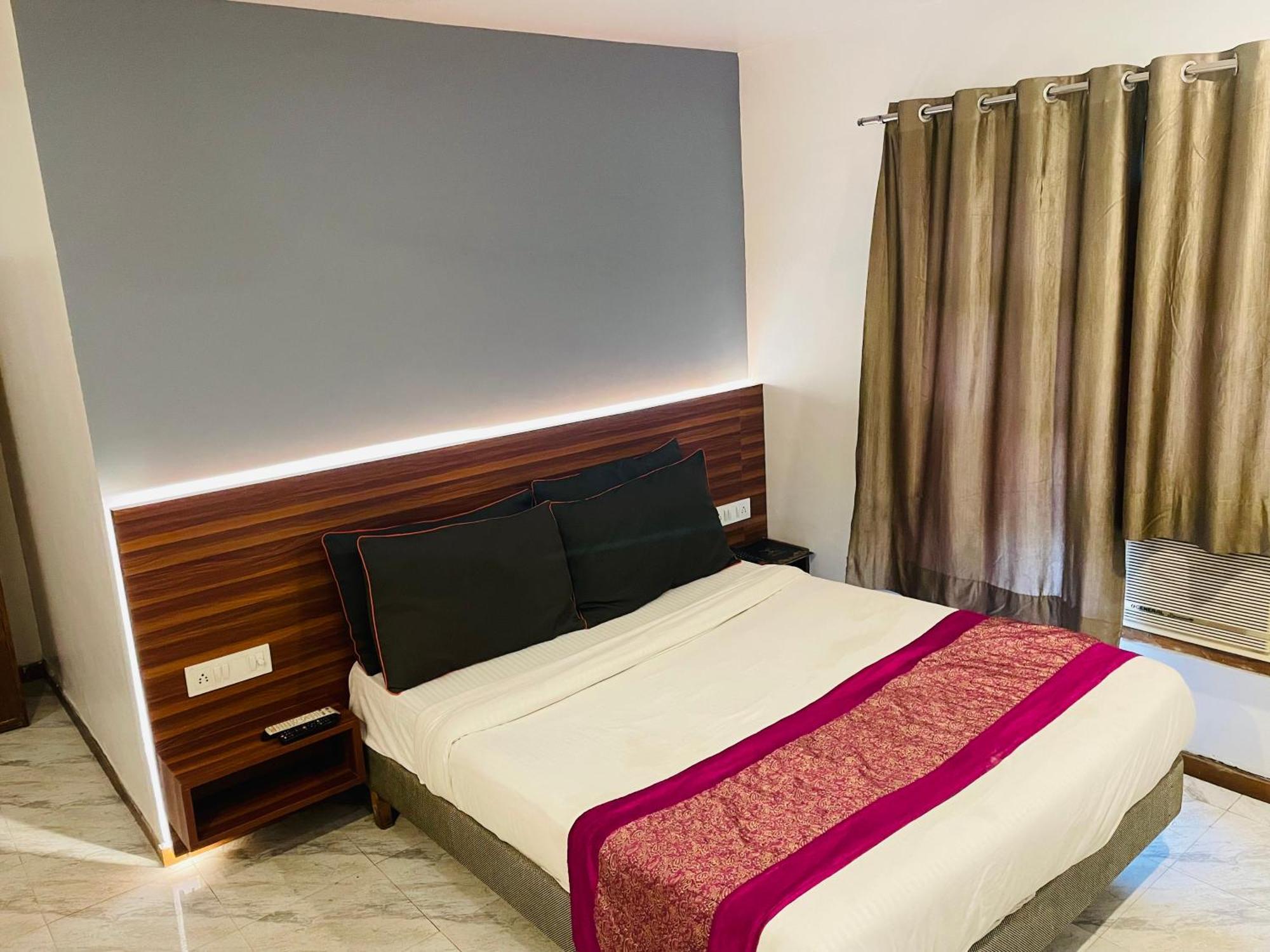 The Royal Presidency Inn Lucknow Esterno foto