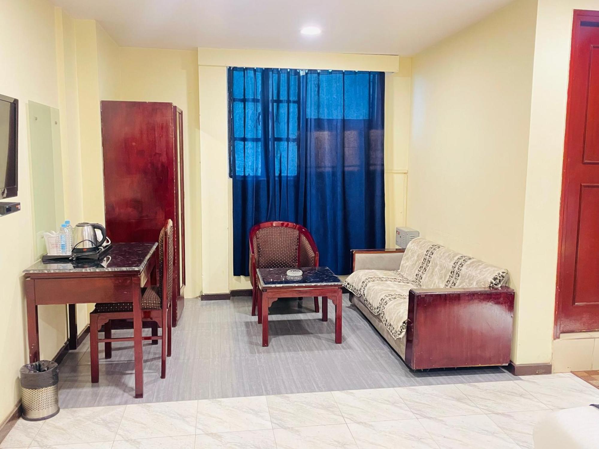 The Royal Presidency Inn Lucknow Esterno foto